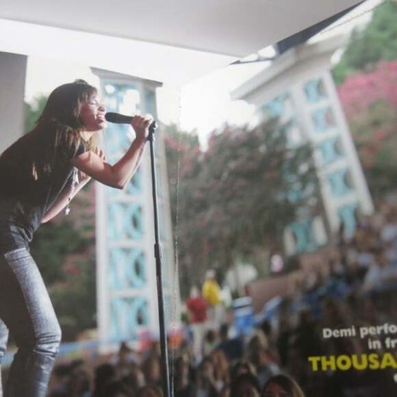 DEMI LOVATO Book All Access Totally Unauthorized Scholastic Soft Cover 2009 - Picture 4 of 4